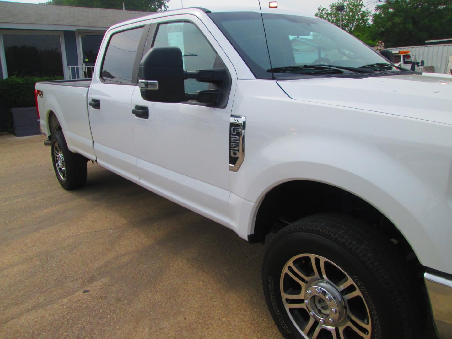 2019 WHITE Ford F-250 SD (1FT7W2B63KE) , located at 1815 NE 28th St., Fort Worth, TX, 76106, (817) 625-6251, 32.795582, -97.333069 - Photo#2